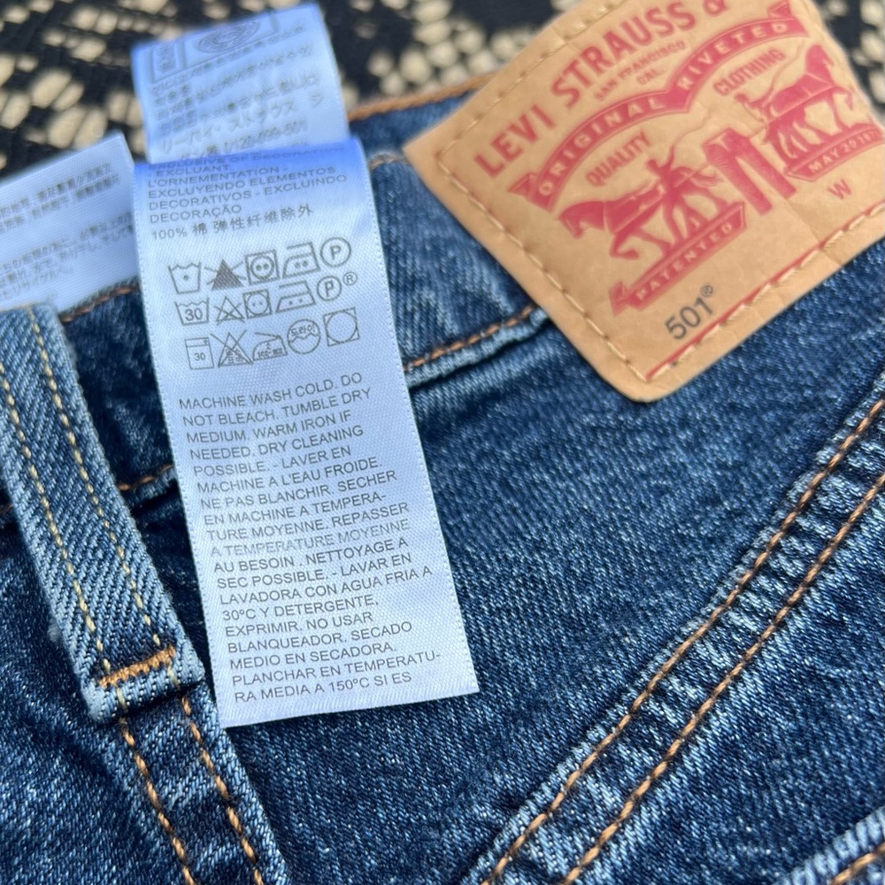 NWOT Levi’s 501 HighRise Button Fly Cutoff Denim Shorts Dark Blue Indigo Wash 25 - Picture 6 of 11